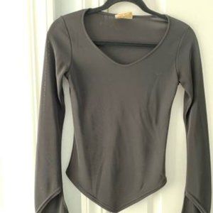Cache Black Top with Pointed hem and sleeves